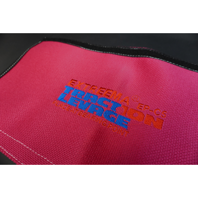Sling protection embroidered with our logo | © Traction Levage Traction Levage logo embroidered on a sling protection | © Traction Levage