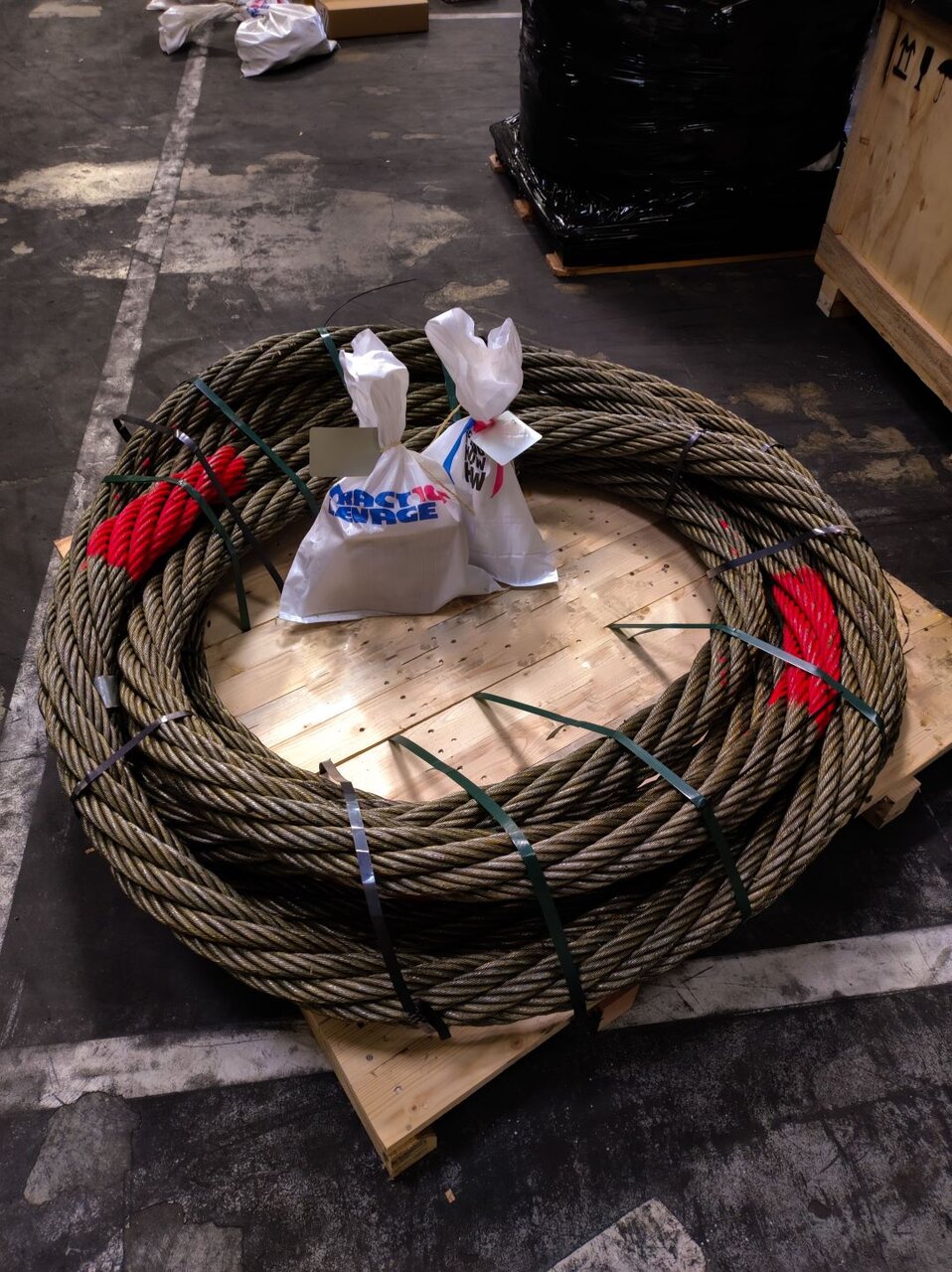 Steel wire rope for lifting operations